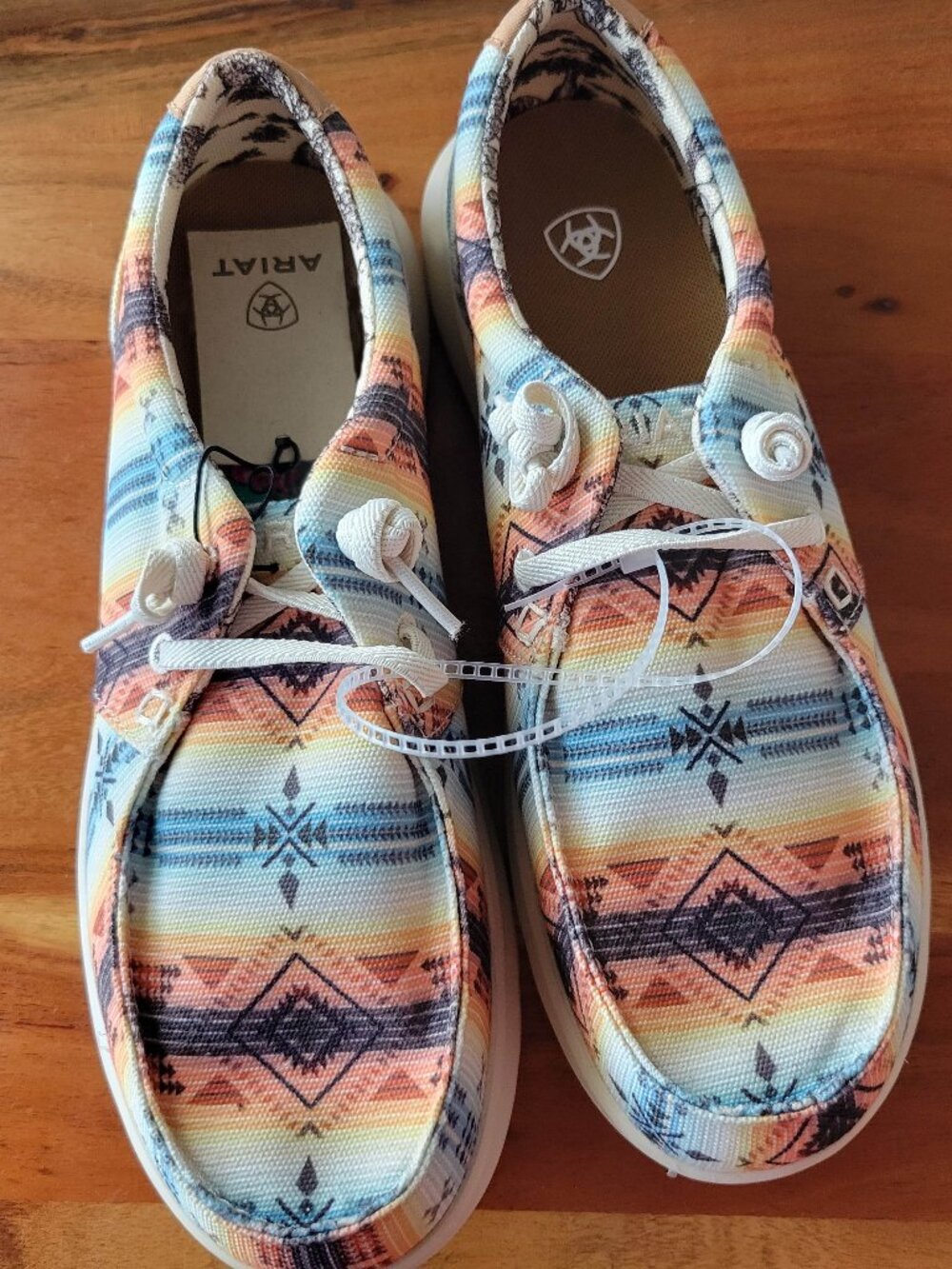 *SOLD* Ariat Women’s 7.5B Sunset Southwestern Canvas Hilo Slip On Casual Shoes